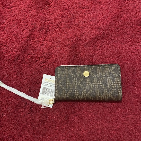 Michael Kors Handbags - Michael Kors Slim Tech Wristlet